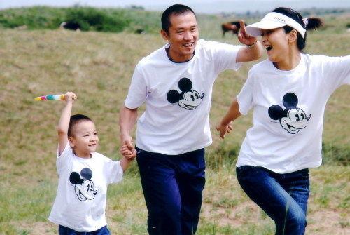 最美琼瑶女郎何音二婚嫁小9岁老公儿子比爸爸帅