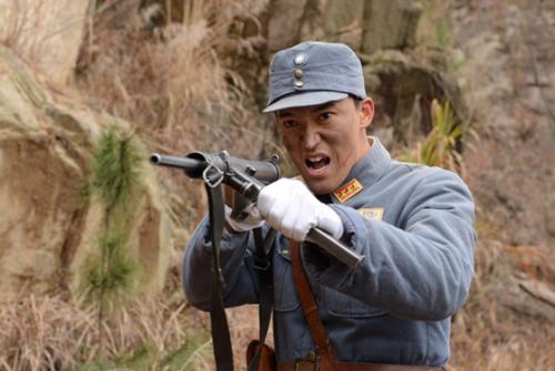 单先麟率领部下埋伏在山沟丛林中