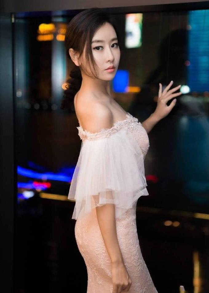 毛俊杰不少的时尚写真,其实走的都是一种比较性感的职业风格.