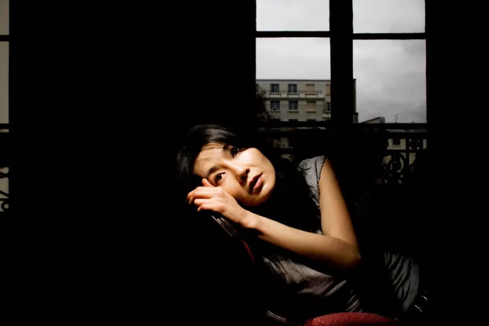 张曼玉11年前吸烟照曝光性感又帅气