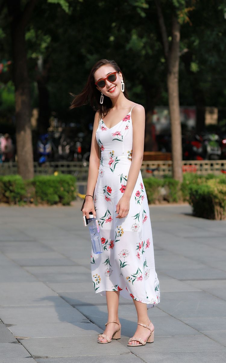 街拍:清秀的女生,时尚的穿搭,展现无限魅力!