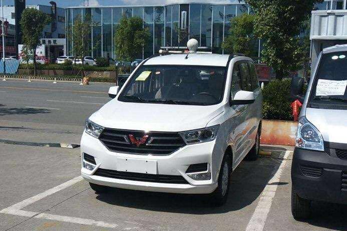 全新五菱宏光s到店实拍面包车秒变mpv528万起神车光环难延续