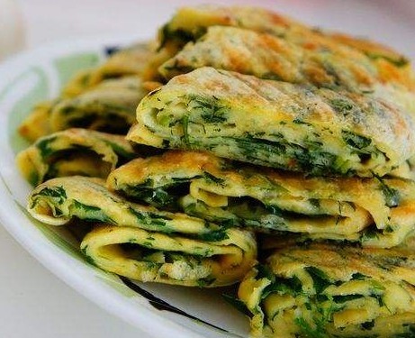 凉拌苜蓿做法:将苜蓿去杂质洗净,入沸水锅焯一下,捞出再用清水洗净