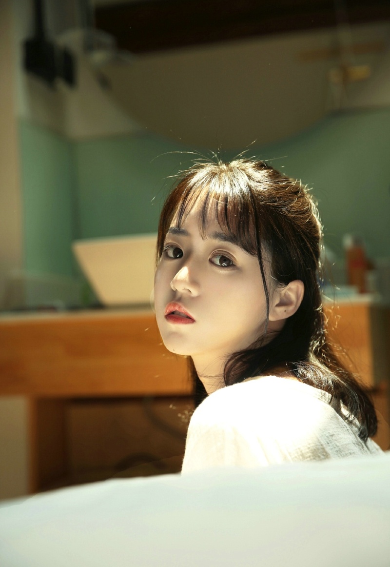 娇小妹子私房光影丸子头养眼五官写真集 @微相册 @微博摄影_新浪看点