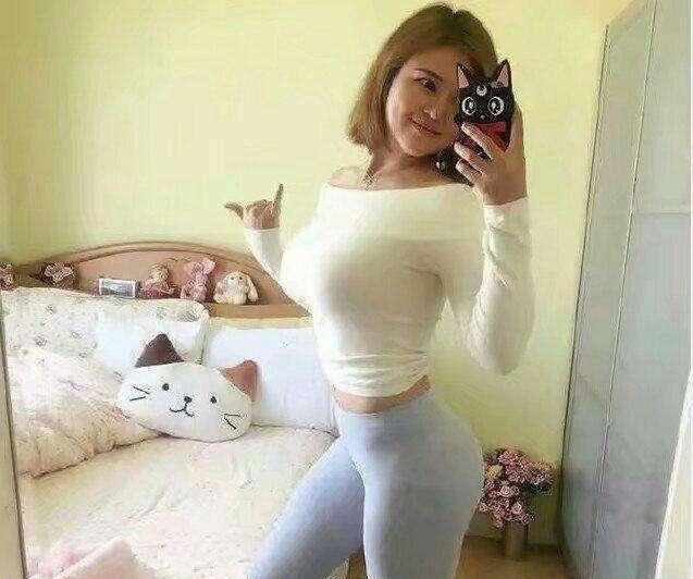 逛超市碰到一个走路不正经的女人