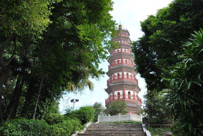 中山这座塔是石岐城区的最高点也是中山市的特色标志之一