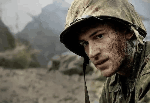 第二次世界大战时,亨利·坦迪所在的考文垂遭到了德军的轰炸成为一片