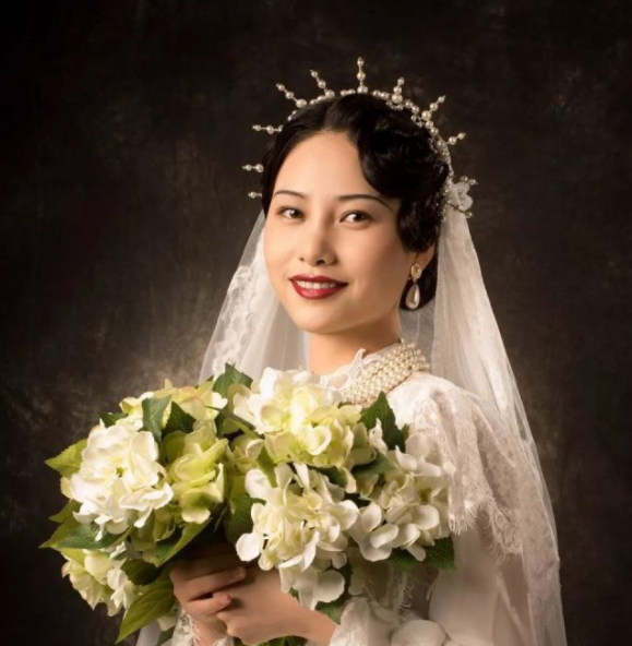 将来结婚照我也要这样拍～上面这件婚纱,是根据建筑大师梁思成林徽因