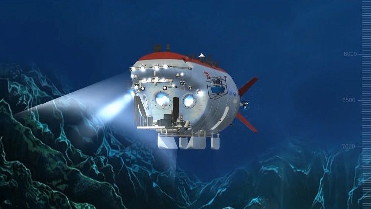 深海勇士第67次下潜,载82岁高龄乘客下海研究
