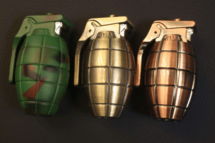 手榴弹真的能把人炸飞吗?老兵:不要再被电视骗了