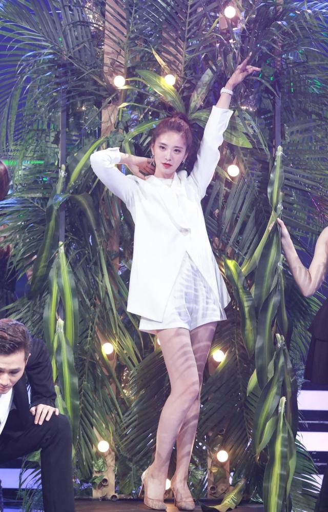 "四小花"虫子宴吓到花容失色|沈梦辰|天天向上|梁田_新浪新闻