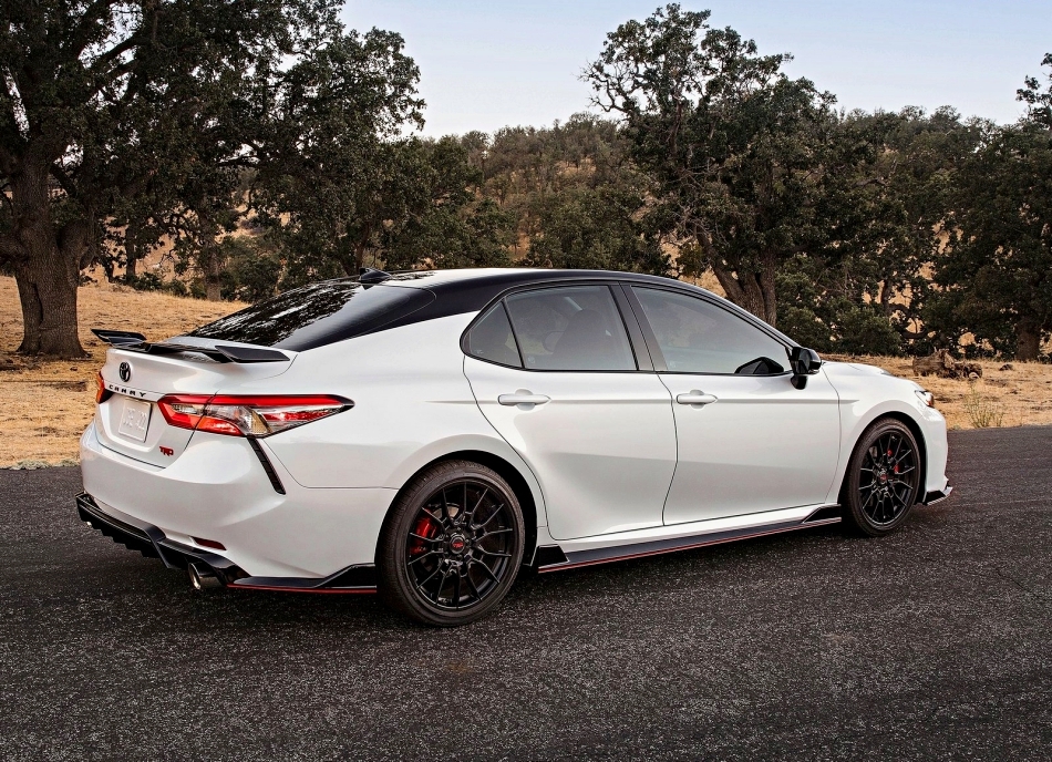 这就帅了丰田凯美瑞亚洲龙trd套件霸气亮相