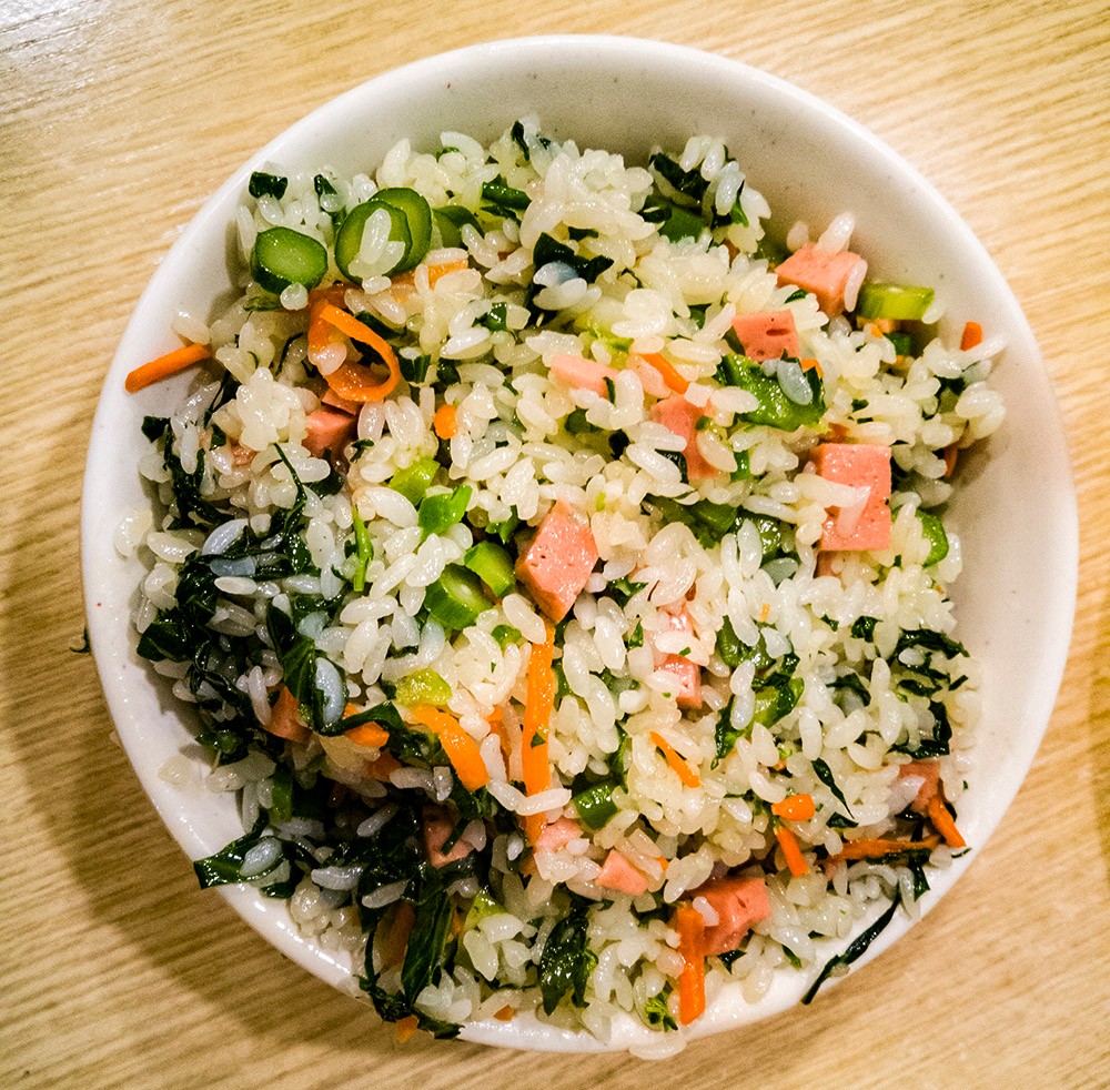 青菜火腿肠炒饭,这碗一般,最后还剩少许.