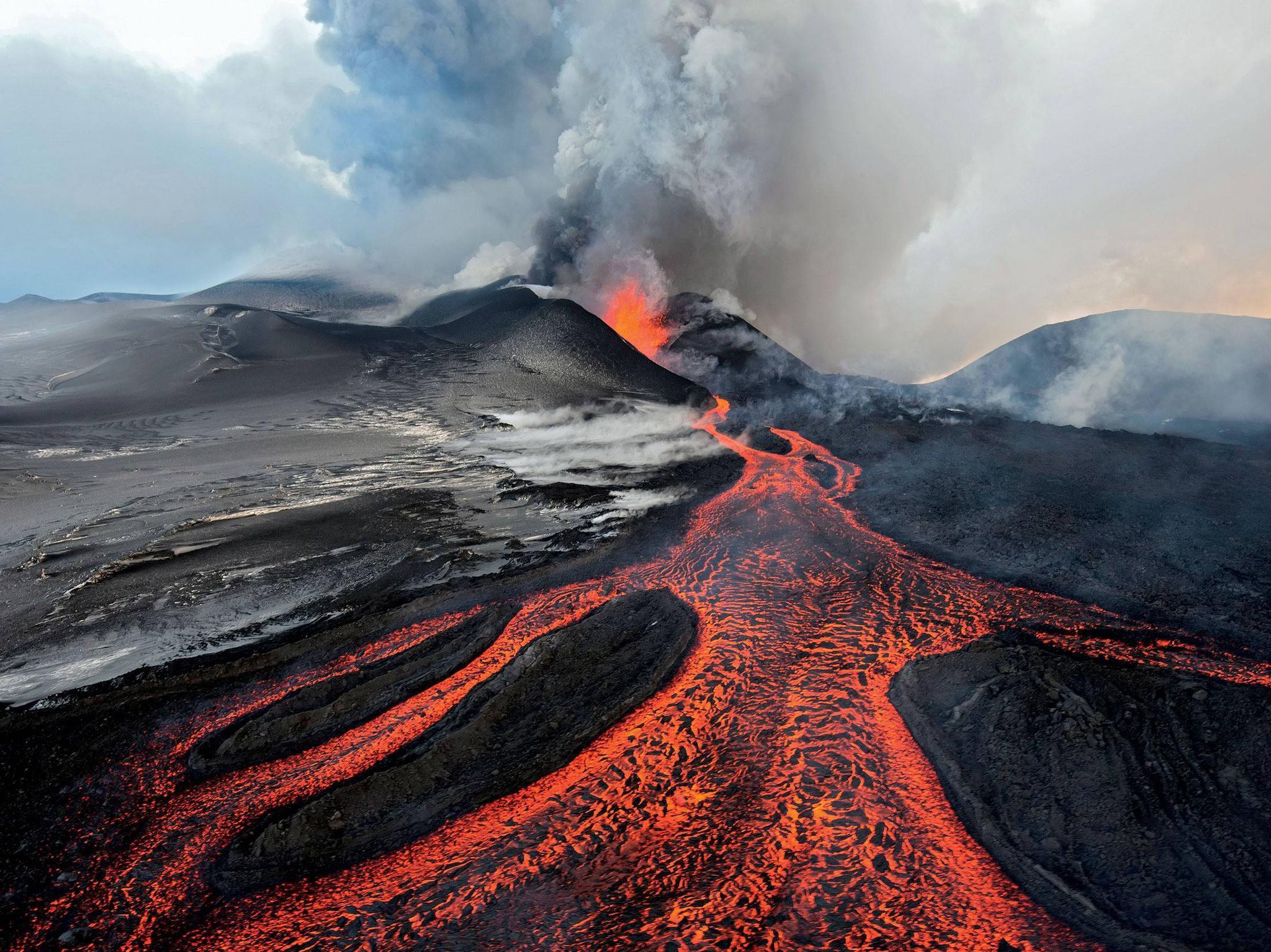 恰巧被路过卫星拍下,专家:下次在日本|富士山|远东|火山_新浪新闻