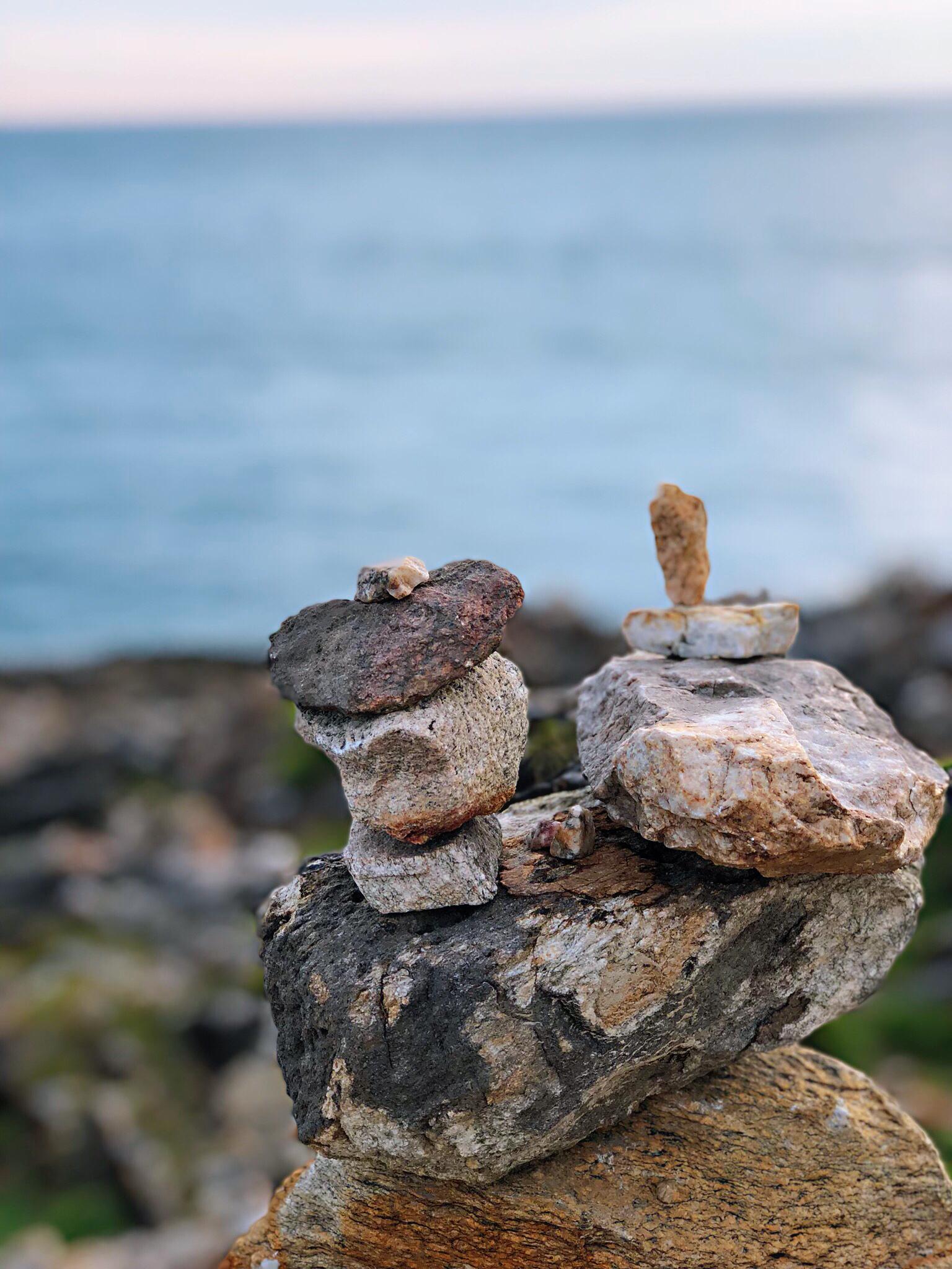 人们喜欢把石头摞成一堆|泰国|好运|小石头_新浪新闻
