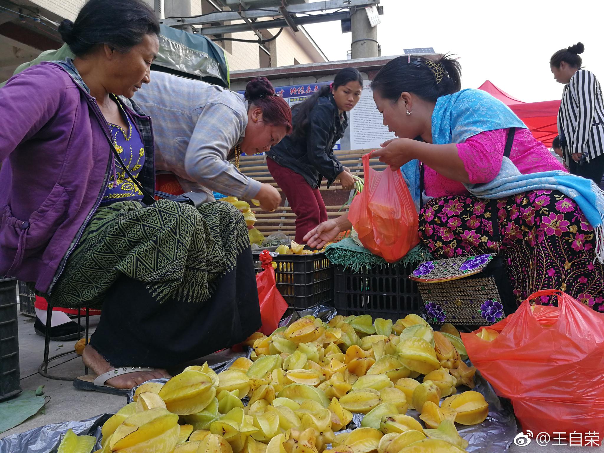 上午逛了孟定农场总场街子,马上回临沧.此次孟定行,来回440公里.