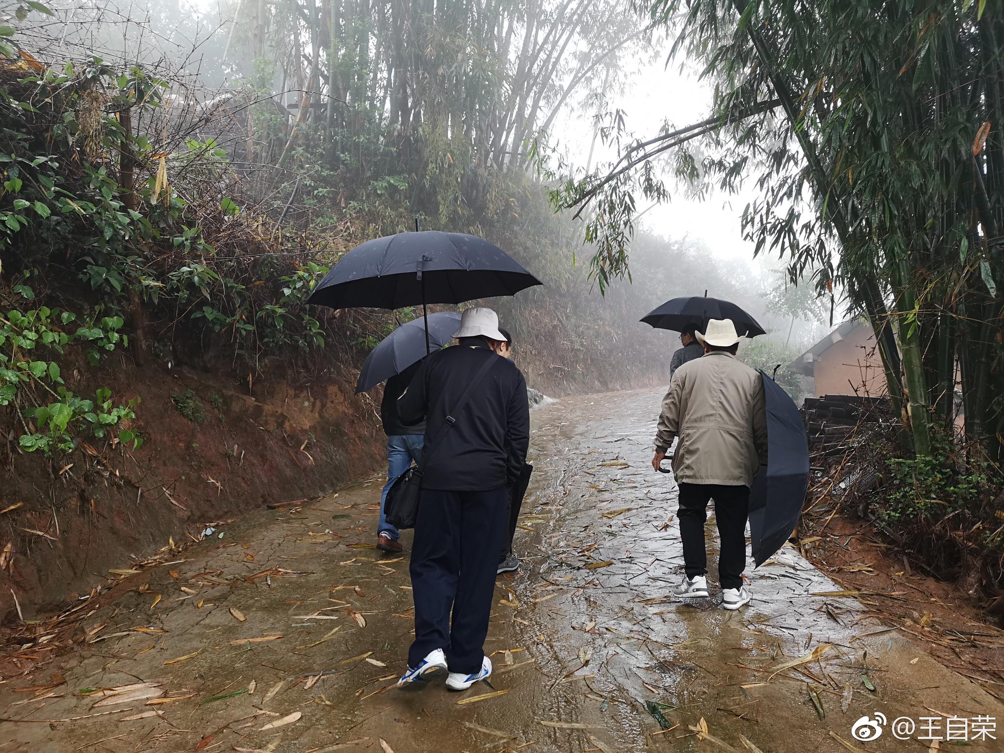 双江忙糯乡小坝子村上必地组,老李家,要在这里生活两个月