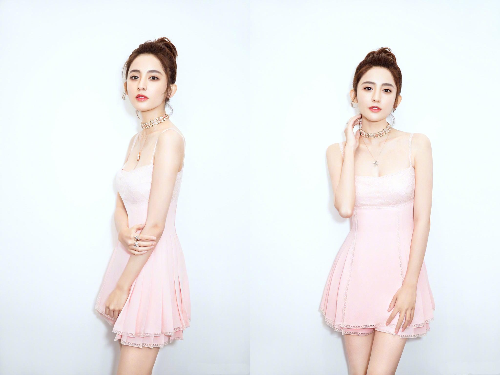 佟丽娅也穿粉色吊带裙了甜美又性感怪不得女明星们穿了又穿