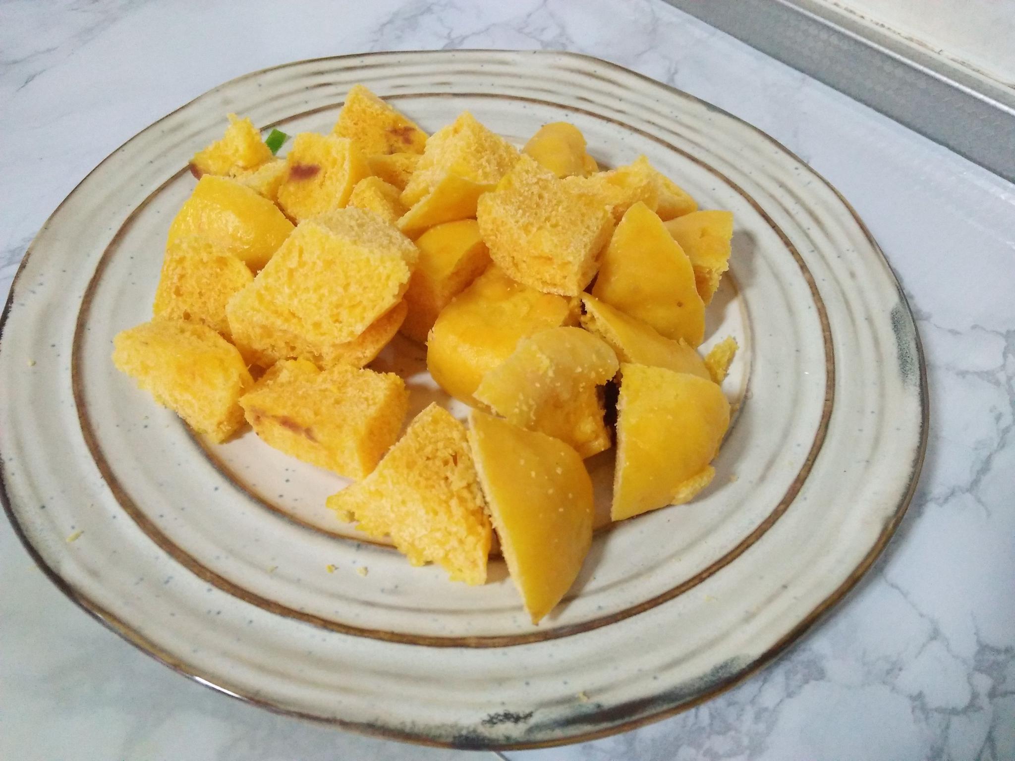 馒头新吃法,鸡蛋炒馒头丁,好吃又能当做早餐,小孩子最喜欢