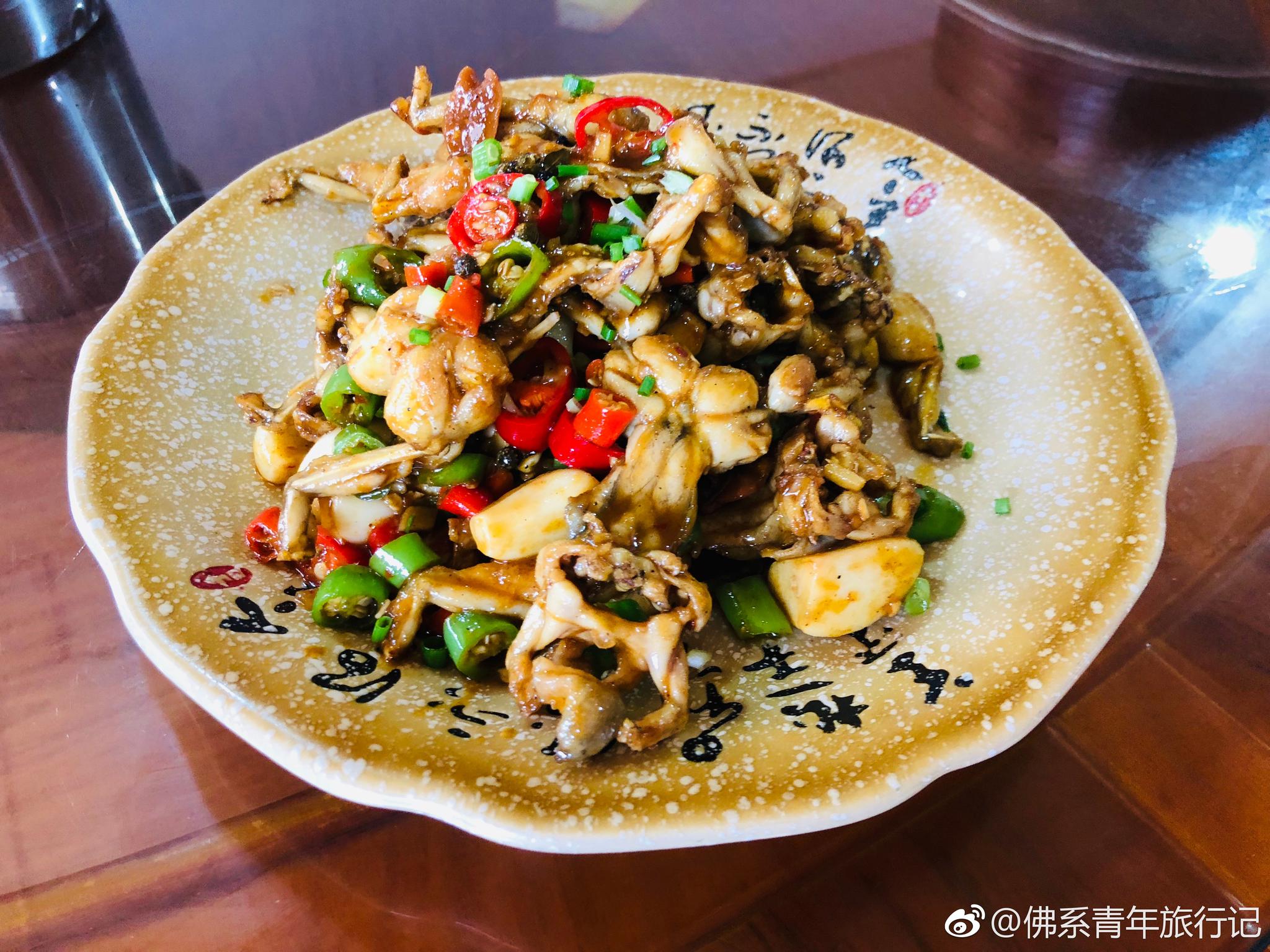 中午在知青农庄享用地道的天门特色农家菜,蒸菜是这里的特色