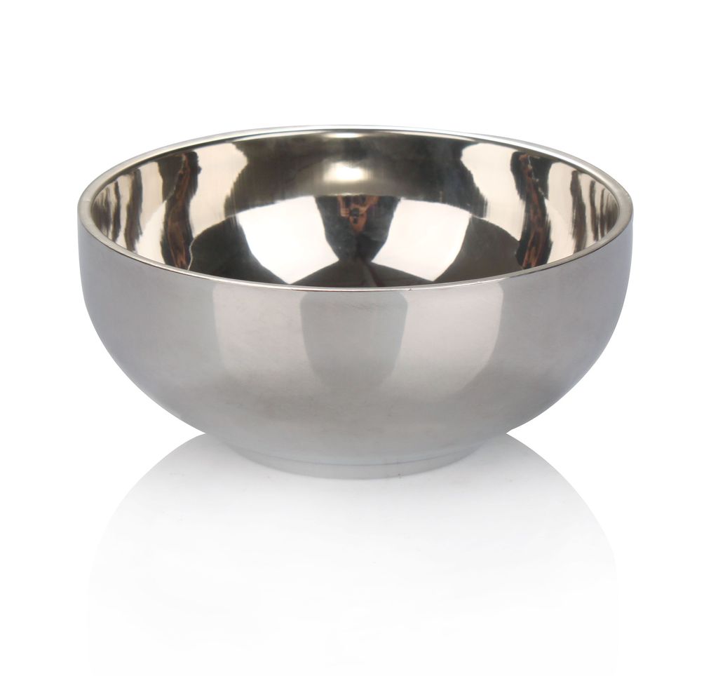 农村小伙为节省理发钱,竟用不锈钢碗理发,事后人们都纷纷模仿他