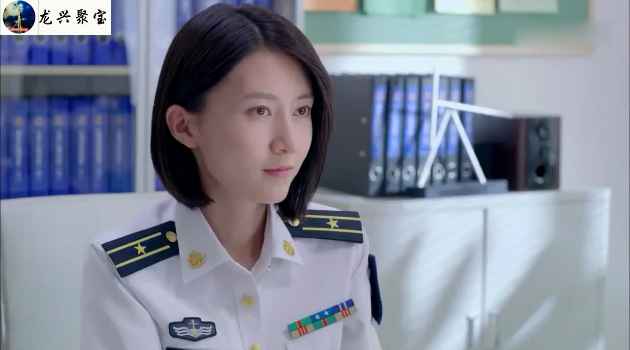 海军特种兵水下练习意外被卡住,关键时刻女教官挺身相救!