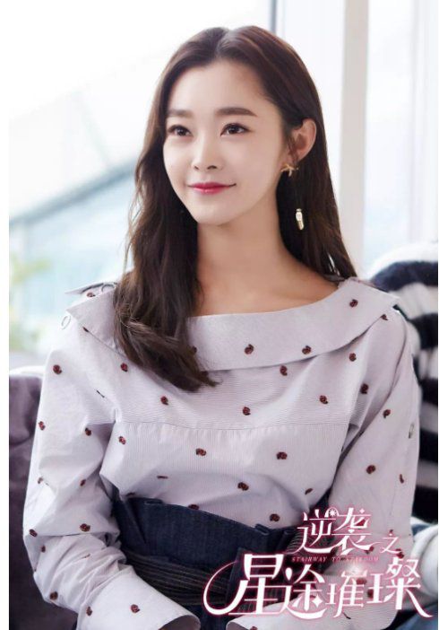 的苏橙还搭档张若昀出演古装权谋剧《庆余年》,戏里扮演精通琴棋书画