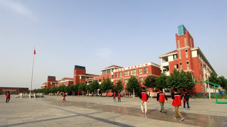 温县一中开展紧急避险逃生疏散演练活动