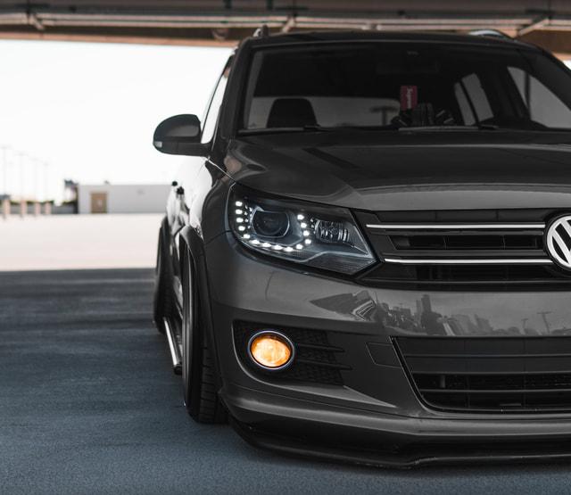 总有suv喜欢不务正业,大众途观玩起低趴变成"小钢炮"!