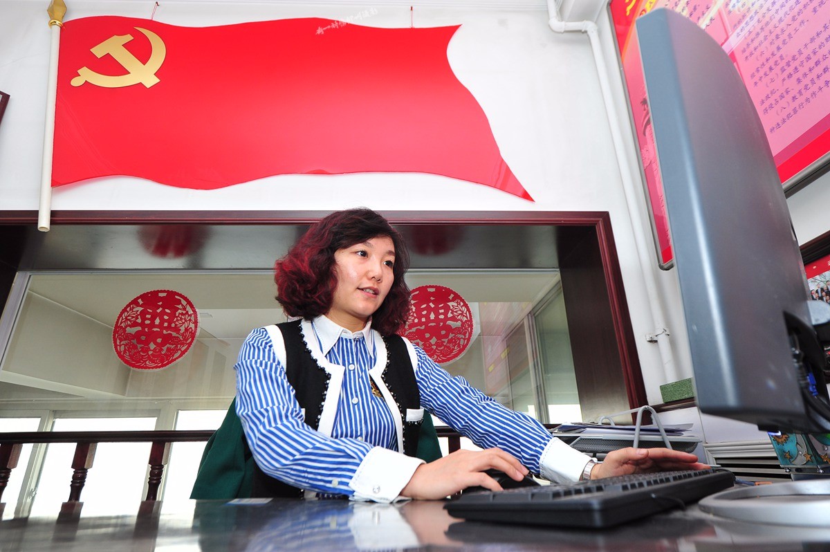 80后美女拍卖师 十年历练成老总