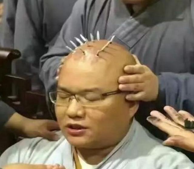 为什么古代和尚头上有六个点,现在却没了