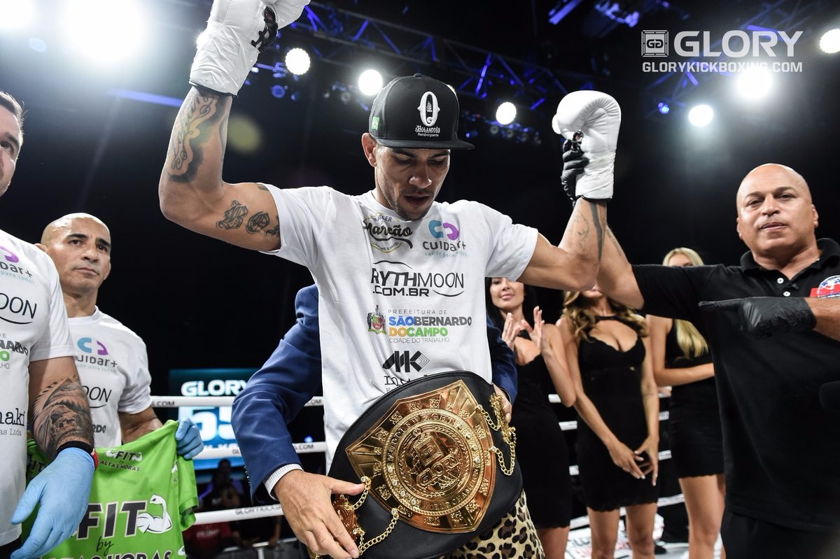 佩雷拉首局ko贝加罗瑞卫冕 佩特农夺临时羽量级冠军