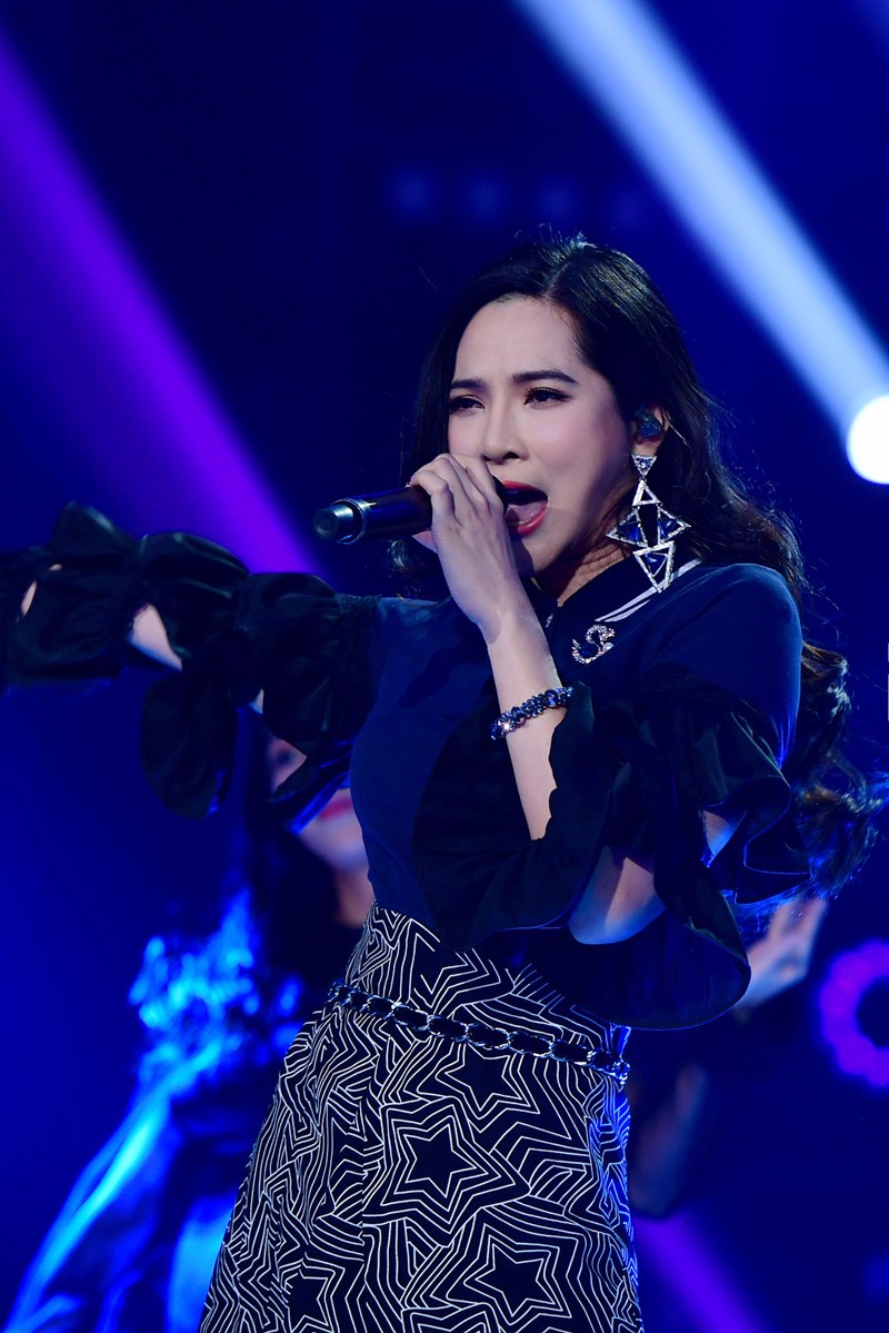 首唱《幸福还有多远》|艾菲|幸福还有多远|恼人的秋风_新浪新闻