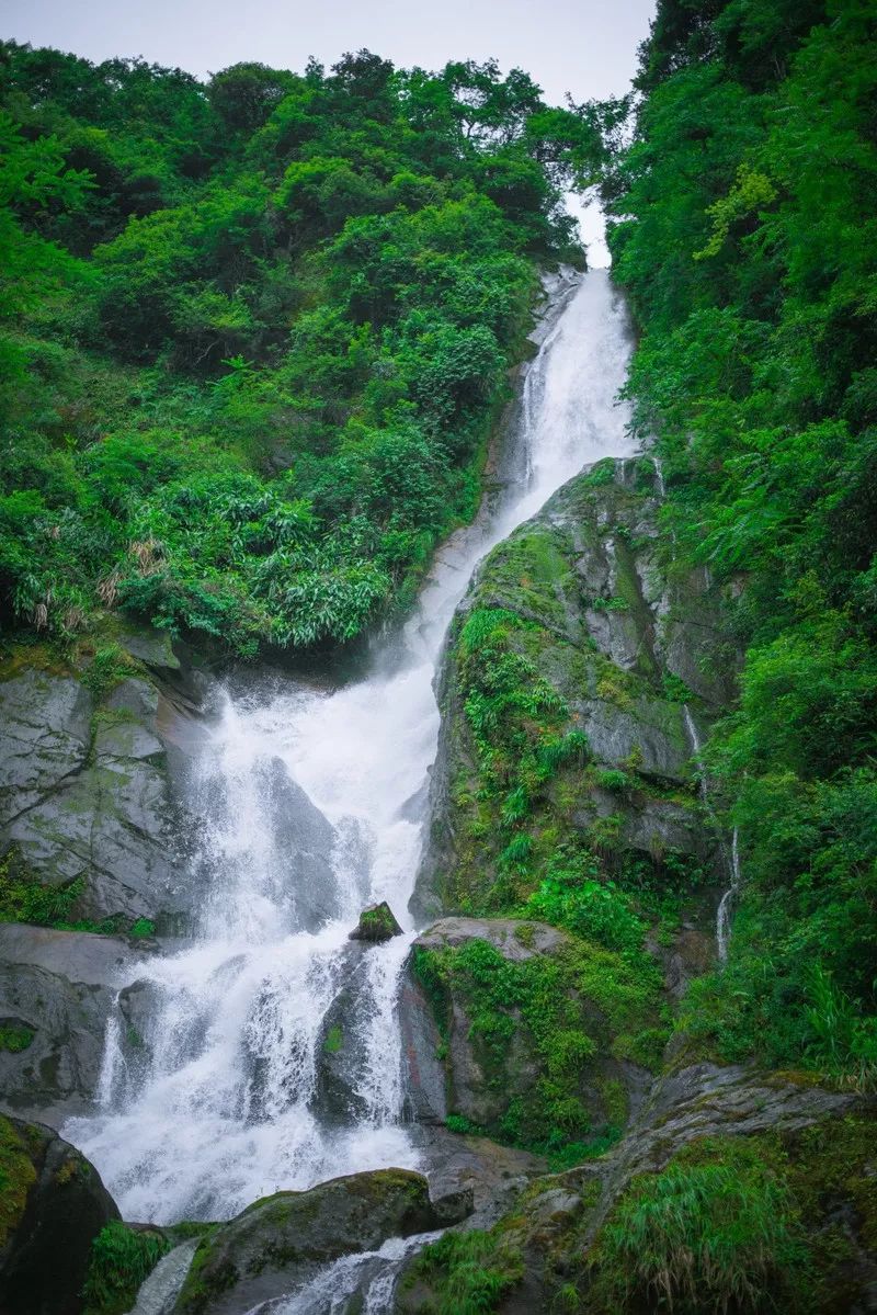 流坑古村和金竹飞瀑布是江西乐安县最值得游览的两个景区