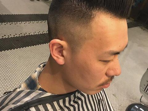 男生二八分发型,复古又有型