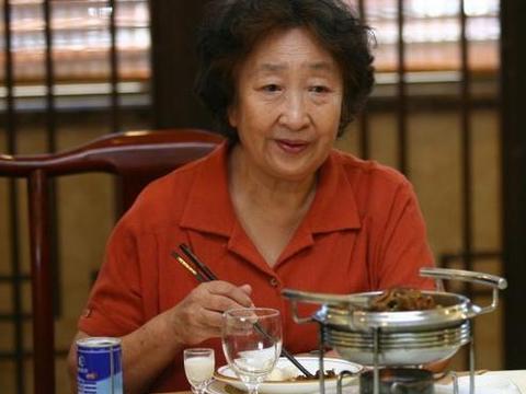 9年前和小沈阳一夜成名,大红后的她如今怎样