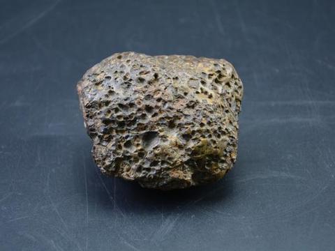 形状特殊纹理奇特的石陨石坠落多寻获少更显其价值珍贵