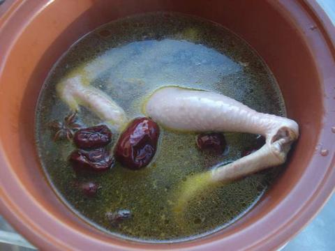 坐月子每天喝鸡汤,宝妈变得虎背熊腰却不催乳,原来是这点做错了