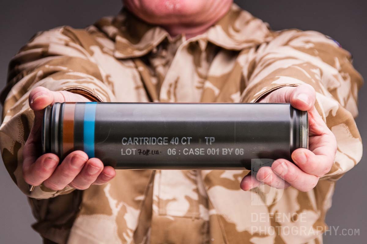 坦克导弹,射程4000米,具备有限的防空能力;主炮为40毫米埋头弹机关炮