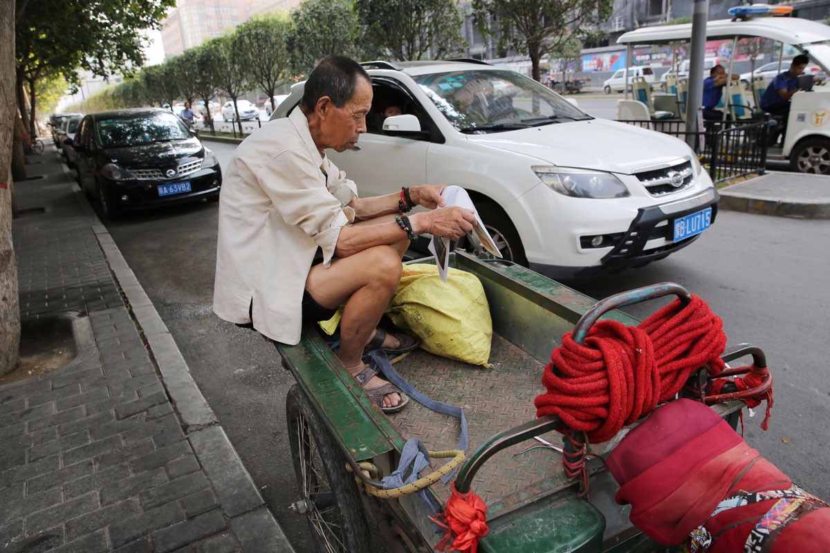 老兵复员后进城蹬三轮40年只种地没钱花
