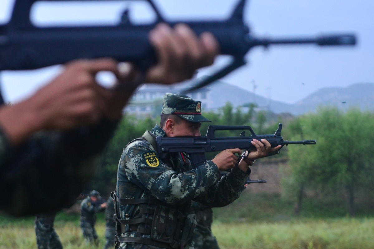 武警特战队员实战射击训练 打造"人枪合一"的神枪手