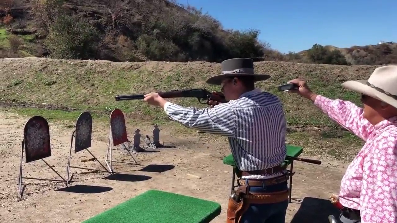 实拍美国西部牛仔射击训练,这手速,我服了!