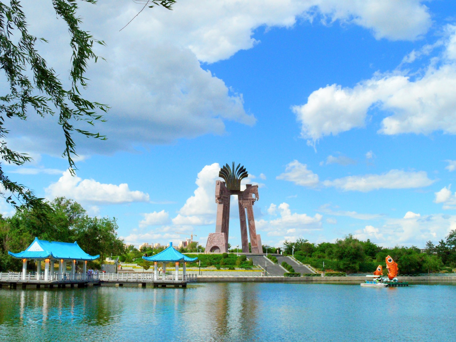 每一次都有新感觉拍了这么多通辽市西拉木伦公园的马头琴雕塑