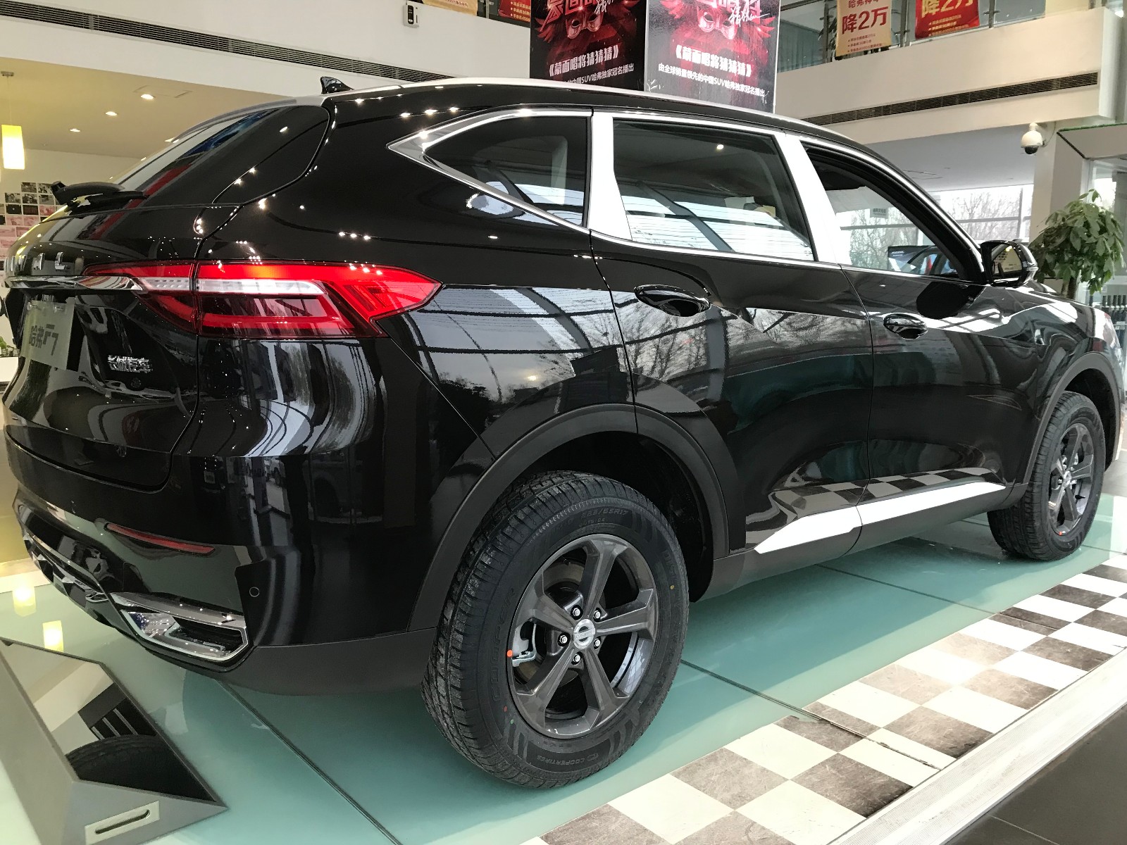 黑色酷炫suv-哈弗f7-新浪汽车