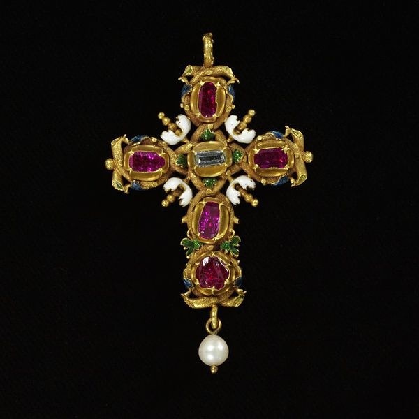 16—19世纪华丽的宝石十字架项链. ▼