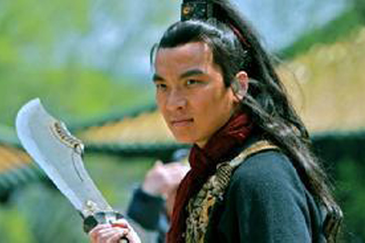 水浒传里阮小二为什么要在战场上自尽李俊知晓真相却不敢说