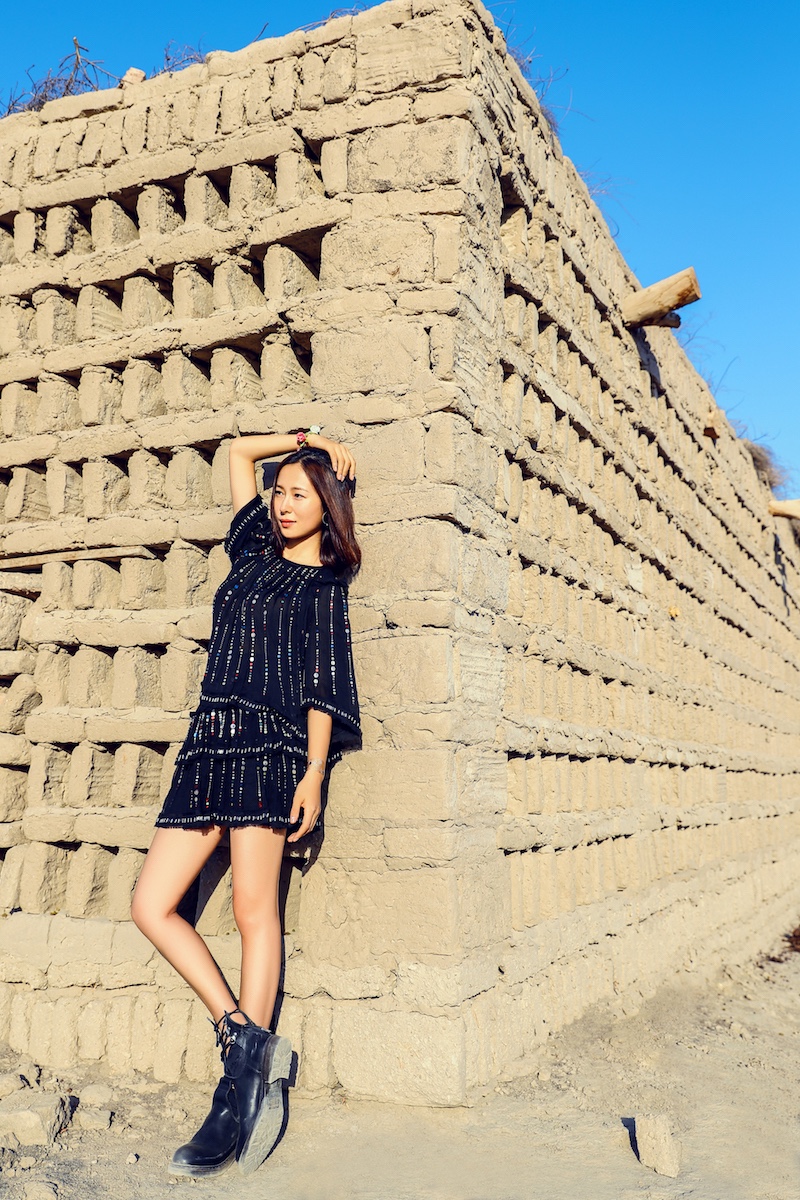 江一燕封面大片曝光悠然自在似大漠精灵