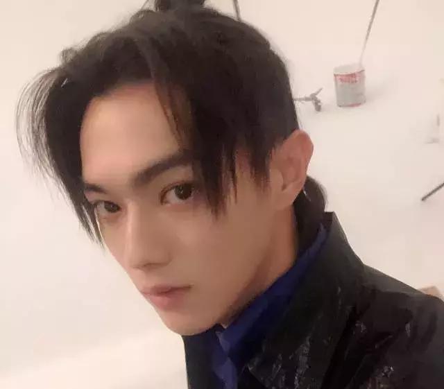 许凯白鹿恋情实锤 两人房间共度甜蜜时光,网友