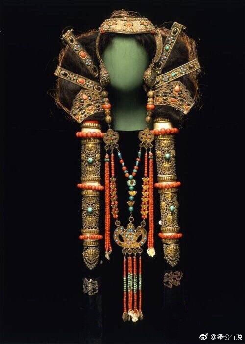 蒙古喀尔喀女人的头饰