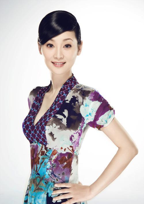 曾被王志文扫地出门, 嫁给导演后不让生育, 如今领养女儿圆梦